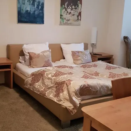 Zum Simonbraeu 酒店 比特堡