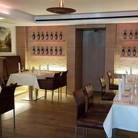 Zum Simonbraeu Hotel