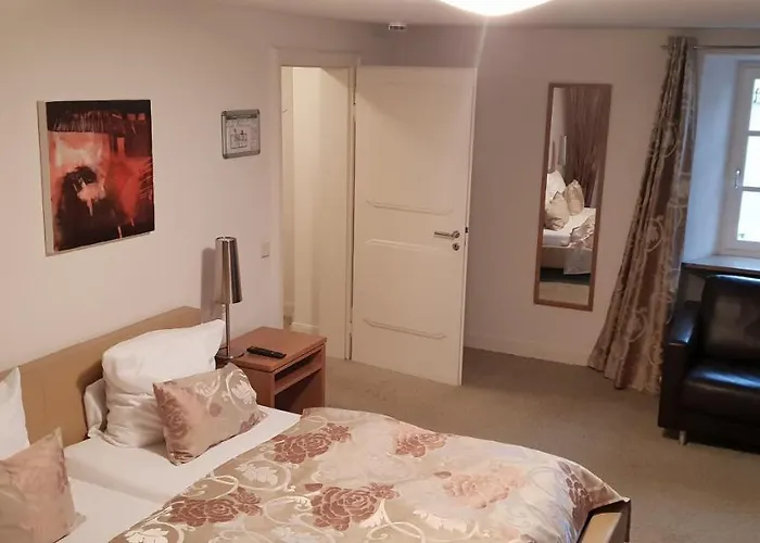 Zum Simonbraeu Hotel